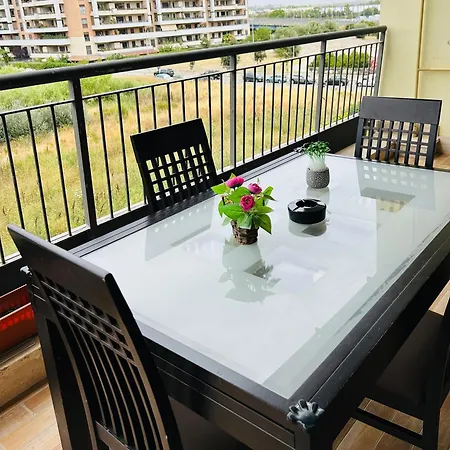 Gasthuis The House Aeroporto 4*