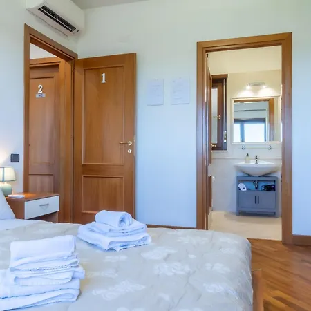 The House Aeroporto Gasthuis 4*